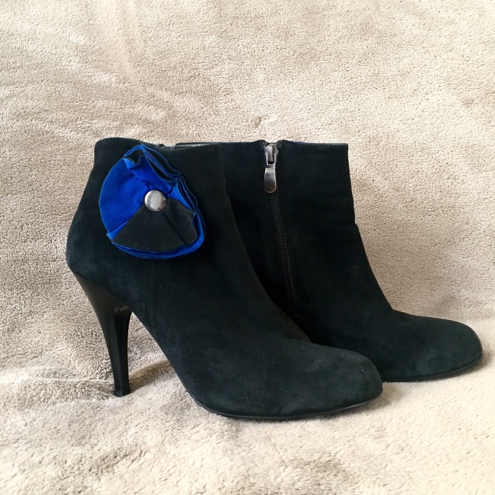 Black Suede Booties w detachable 🌺+ choose a gift